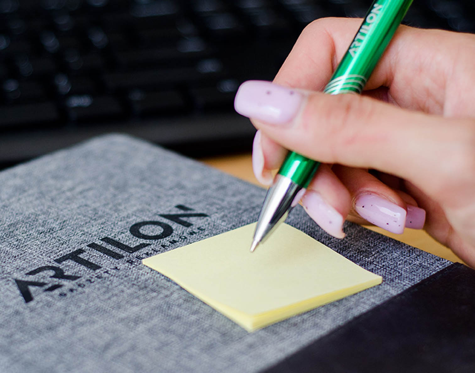 Gadżety firmowe – kilkanaście ciekawych pomysłów, aby sprawić prezent swoim pracownikom